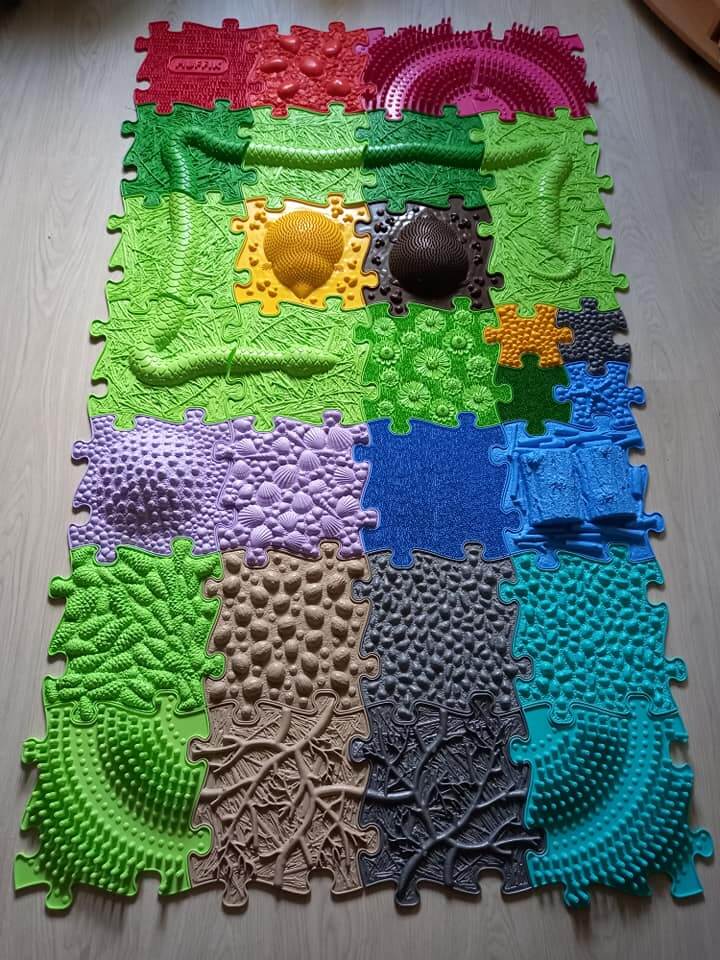 Orthopaedic Play Floor Puzzle MAT- Set of 8 Tiles (3D) Waffworld Gift Inc